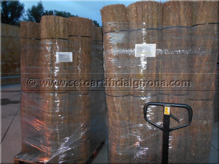 Enviament de 2 palets de bruc natural de 2 metres d'altura per a una jardineria de Zalla en (Biscaia) per un dels seus clients que vol cobrir la tanca del seu jardí.